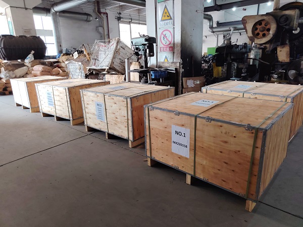 Hope jatkaa näiden muovisten ruiskumuottien rooleja uudessa tehtaassa.